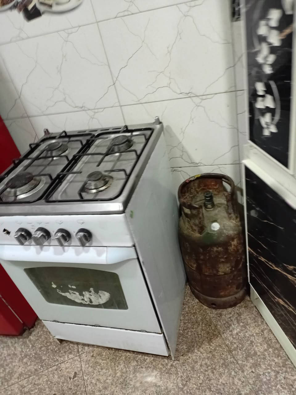 سلام عليكم طباخ للبيع نوعيه فريش الأصلي كلشي شغال  مكاني بغداد الدولعي وبي توصل داخل بغداد الشعر ١٠٠ بي مجال رقم الهاتف ***********

