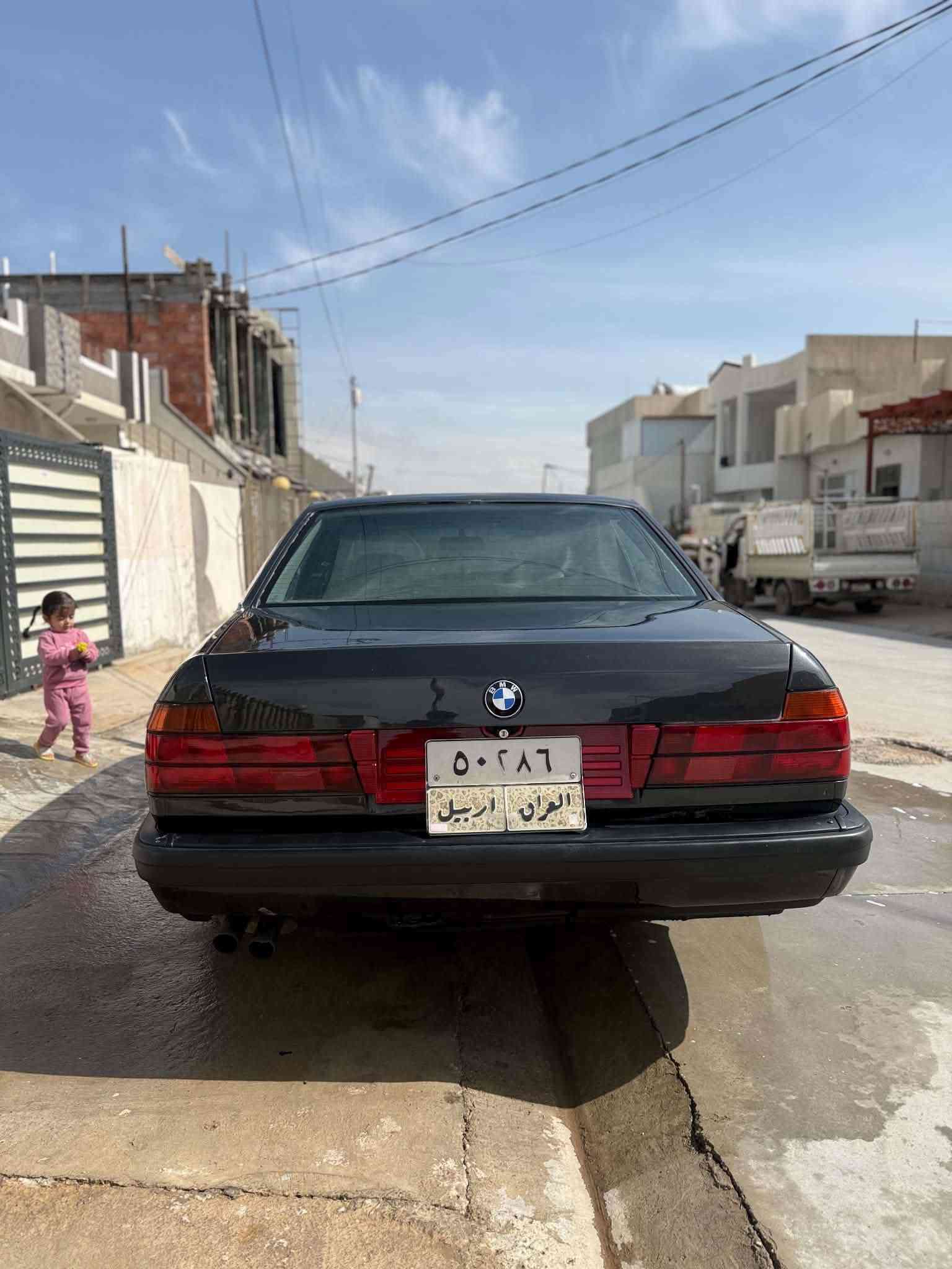 سلام عليكم
سياره موديل ١٩٩١
شرط تحويل 
سياره صبغ عام جماليه بدون ضربه 
رقم أربيل
  بطاقه بانزين بيه 
تبريد بس نقص فان 
اربع جام كهرباي
دبل جكمجه
سعر 54بيها مجال 
رقم موبايل ***********
