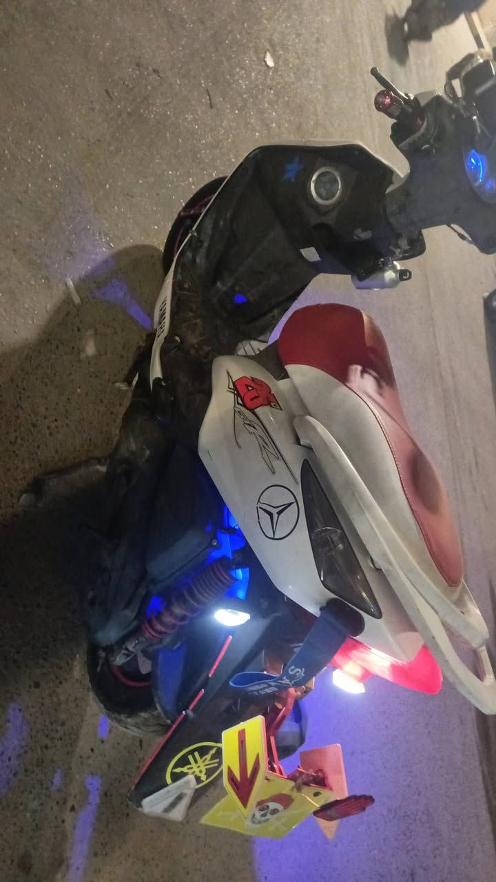 دراجه جديده صار شهرين نازله رمبه مو مال شارع مال جني دراجه فول مكفوله من طول الطول كلش كامل خلي بنزين واطلع وين ماتريد 
وعليه تزويد خفيف  بعده بل ملح دراجه صارت عليه مليون و50
قفل 950
ماشيه 6 الف حقيقي 
رقم *********** واتساب 
بكاني كاظميه

