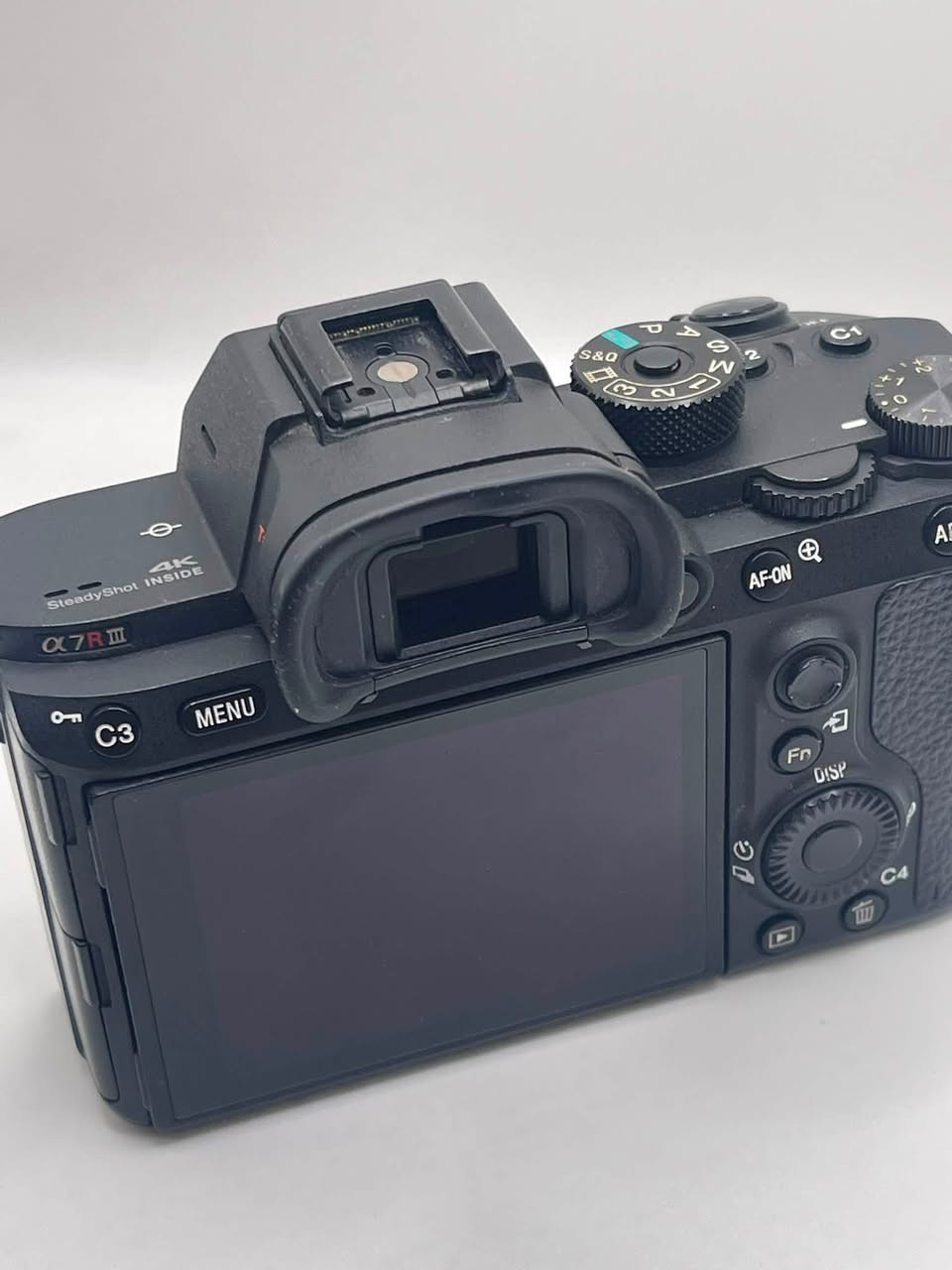 بسبب الوعود الكاذبة
كامرا sony A7R3 نظيفه كلش شترها بحدود 25 الف موجود وياها كارتونه وشاحنتها وشاحنه خارجيه وnd فلتر مال عدسة 85ممً وياها جلاتين احمر خاص بالكامرا وكل غراضها موجوده وكيبل hdmi 
للتواصل على رقمي الخاص 
***********

