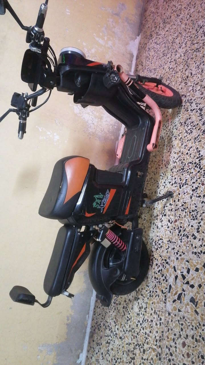 ماطور شحن X900 خمس بطاريات شرط الفحص  كلو شغال ماطور نضيف شاحنه اصليه سعر 320 وبي مجال/ ملاحظه جاملغ الكدام مكسور وشرط بدون دعم شراي تعال واتساب ***********
