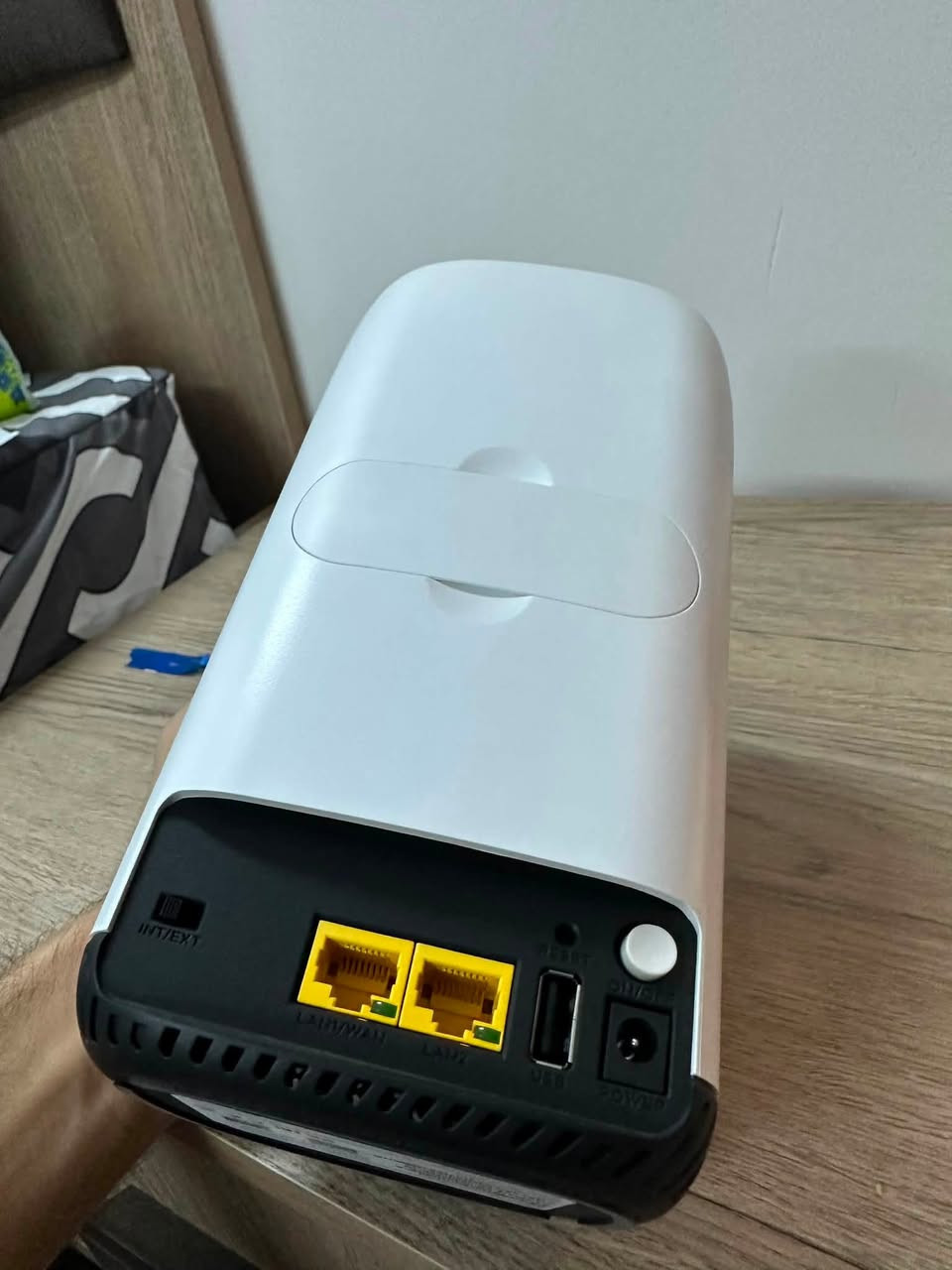 للبيع راوتر Zyxel NR5101 المعروف أصلي (يدعم 5G و WiFi 6)
المواصفات : شغال 5G و 4G بسرعة فائقة، مفتوح رسمي على كل الشبكات (آسيا، زين، كورك)، يدعم تقنية WiFi 6 ومنافذ كابل Gigabit LAN ومنافذ أنتينا خارجي.

 الحالة : نظيف حيل جديد واستخدام قليل فقط شهرين

كامل مع الكارتونه والمحولة الأصلي 

 السعر : [ 350 الف ]

 الموقع : [ كركوك ] ومتوفر توصيل

 للتواصل : خاص أو واتساب [ *********** ]

سبب البيع : توفر كيبل ضوئي بالمنطقة
