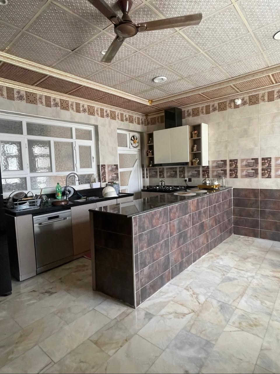 للبيع بيت طابقين 300 متر واجهه 12 يتكون4غرف نوم واستقبل ومطبخ وصاله مجمع البلده قاعه شهرزات مدخل شفته الجديد
للاستفسار ***********
