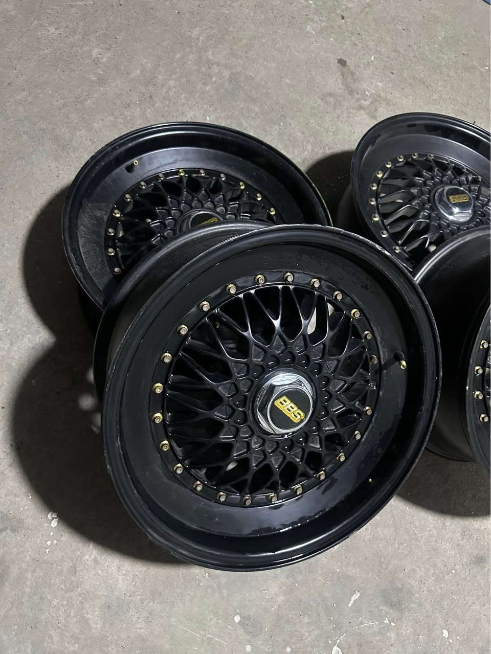ويل BBS 
حجم ١٧ جوكر ٥ برغي 
نضافه مالتها ١٠٠٪؜ 
مستعمل قليل 
البيع او مراوس 
توصيل موجود 
*********** واتساب 
يرهم كل سيارات جوكر دهوك, العراق
