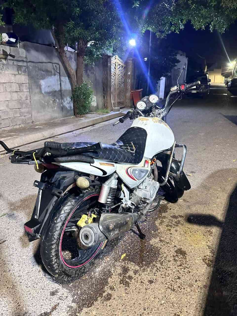 ماطور سنكي موديل 18
محرك مفتوح مجفت اليوم كمل 
شغل مضبوط 
سلف نقص هندر 
ويشتغل سلف 
باتردي جديد يردله ترتيبات 
السعر 550 وبي مجال حق جيه
الرقم ***********
