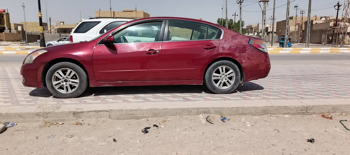 السلام عليكم.. نيسان التيما خليجي 2008...اربعه سلندر 2500تشغيل بصمه... جاهزه تبريد ومكينه وكير وتخم تاير... رقم بغداد انكليزي بسمي مداور باي وقت..... بيها طخات بسيطه بالبدي... سنويه هزه جديده... السعر 55 
***********
