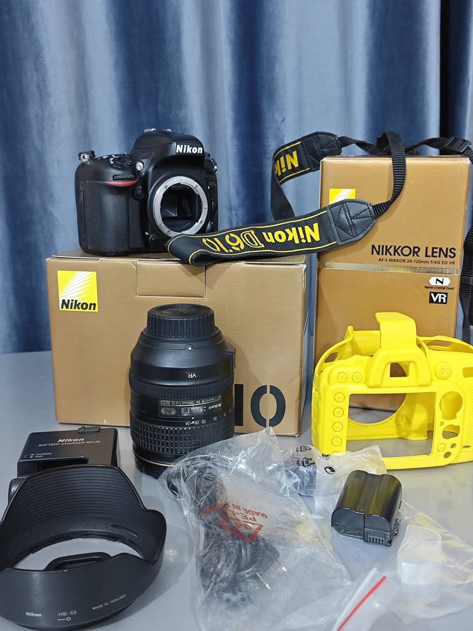نيكون D610 بحالة ممتازة
مع عدسة نيكون الاحترافية 24-120 mm فتحة f/4
(مانع اهتزاز VR وعزل النانو) العدة كاملة بكرتونتها وأغراضها،
شترها عابر 83 الف استخدام بيت تصوير منتجات 
نظافة 95 %
كربلاء 
***********
