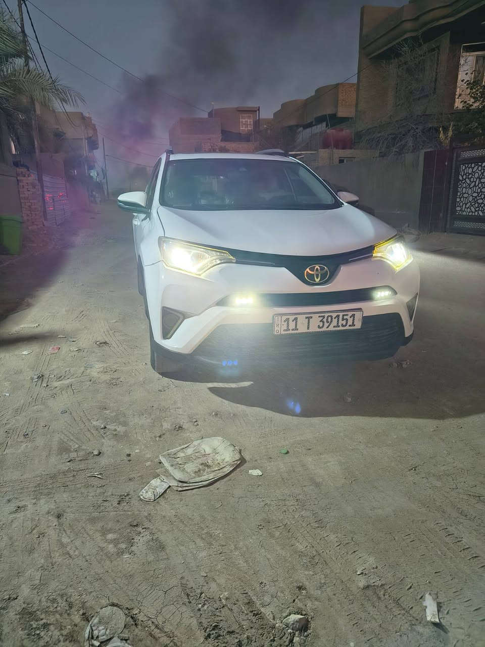 راف فور امريكي موديل 2018 xle سياره نظيفه رقم بغداد 
معروضه ب160 وبيه مجال بيه بارد بقبق الجنطه وبجاملغ بارد عكس السائق السياره ماشيه 120الف ميل الاستفسار الاتصال على ***********
