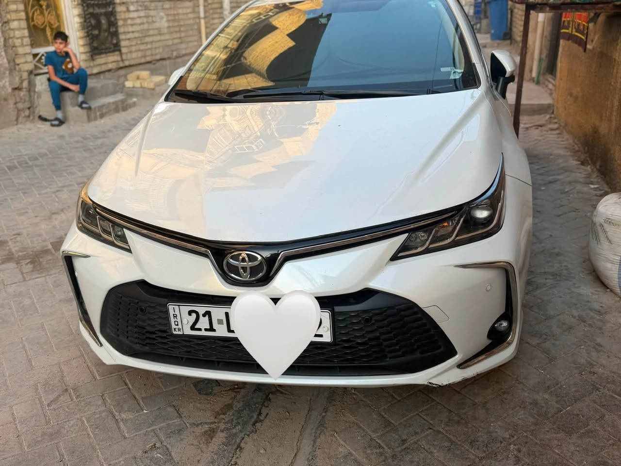 كورلا موديل 2023 خليجي شركة ساز 
السيارة بيها بارد بدايه البنيد مثل ما موضوح بل صوره 
السعر 170 وبيها مجال 
السيارة فول مواصفات 
فتحه وبصمه 
محرك 1800 بانزين 
بصمه +دخول ذكي 
نظام الترحيب عند الاقتراب 
تبريد قطعتين 
نظام القيادة (سبورت +عادي 
بروجكتر لد زينون +صباحي زينون 
كيجات ديجتل شاشة
كامرة خلفية 
حساسات امامية  + خلفي 
مانع النزلاق 
ايرباك عدد 6 
شحن تايبسي
تبريد بيانو شاشة 
اشاير مري 
مري شفط 
ويل كب حجم 16 عدد 5 
حساس اطار + حساس لايت عالي ناصي اوتو +حساس مطر 
تحكم مقود 
ماشية 63 
السيارة حلوه وجديده 
السيارة باسمي تحويل احولك بدون وكاله 
العنوان بغداد 
رقم الهاتف *********** 
ما متواجد عل فيس اتصل وتدلل

