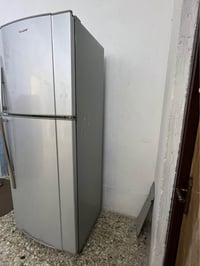 ثلاجه كرافت حجم كبير طولها 185 شغاله وعلى الفحص سعرها 225 وبيه مجال ال...