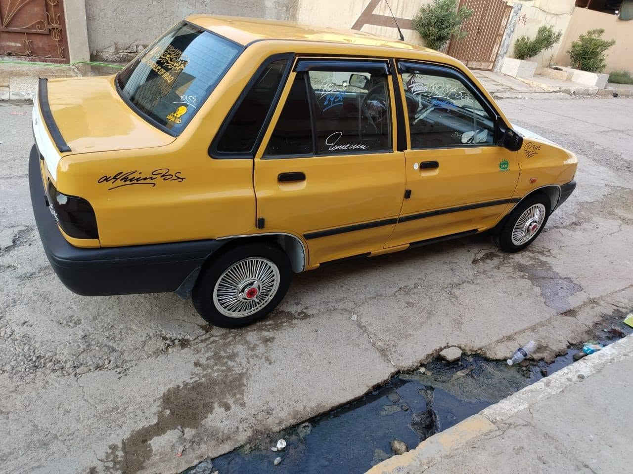 سايبة للبيع موديل ٢٠١١ رقم انكليزي مشروع وطني مكينة وكير نضاف شواصي نضاف طخم نضيف ستيرن جديد كاربون بانزين بيها ورقي شرط الوكالة وتحويل هيىة عليهة ٦٠ الف غرامة عليهة ١٠٠ ابيع نقد بس مكان السيارة موصل حي الشهداء الأيمن السعر ٢٦ وبيها مجال الشراي يتصل علرقم مامتواجد علفيس *********** ***********
