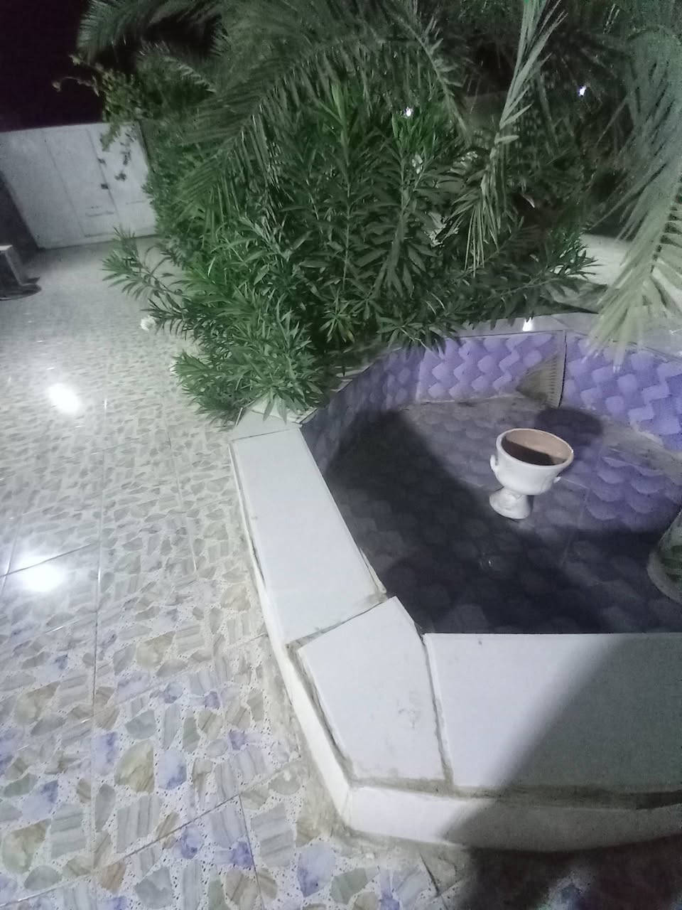 بيت للبيع في حي الجوادين قرب المدرسة الصينية المساحة ٣٣٣ السعر الاتصال ***********
