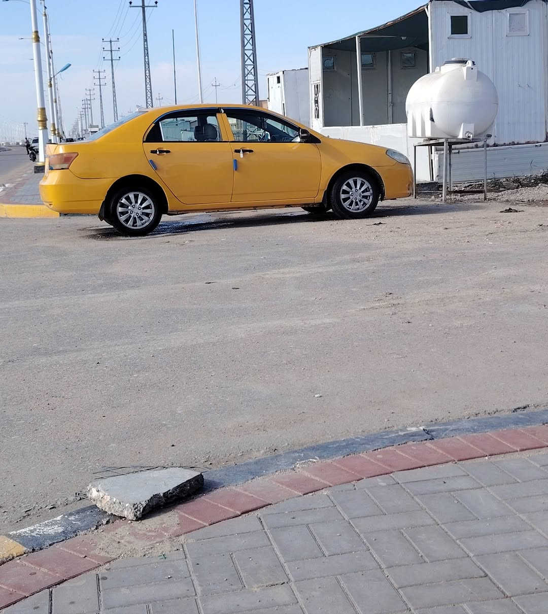 سلام عليكم بيوايدي جي ثريه موديل 14 مصفره من كلشي لوحات انكليزي داخله هزه محرك جديد تبريد ثلج مكان سياره دوانيه قضاء الحمزه الشرقي . السعر  ٤٧ رجائن رجائن اذا مو شراي لا تصل  وي استفسار تصال *********** غير متواجد علفيس

