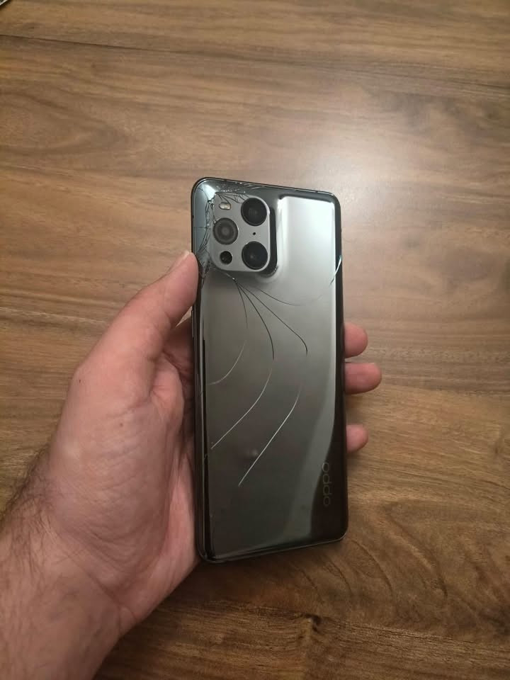السلام عليكم للبيع oppo faid x3pro مستخدم كسر بل ضهر فقط ذاكره 256/12 عنوان بغداد تواصل على الرقم ***********السعر 200الف
