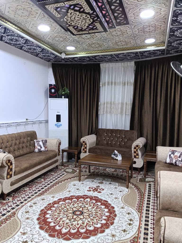 ✨أعلان بناية تجارية ركن للبيع بسعر مناسب✨
بناية بمساحة 100 متر مربع ركن  زراعي 👇
في ابي الخصيب ، حمدان ، كوت الصلحي ، خلف مدرسة الشهيد كنعان سالم العاشور  / رفح سابقاً
___________________
الطابق الارضي
يحتوي على محلات عدد 2
اسواق 7 * 6  
صالون حلاقة 3 * 6 
گراج  4 * 10
صحيات
____________________
اما البيت طابق اول
فوق المحلات بمساحة 100 متر
يحتوي على 
استقبال بمساحة  4 *6
موزع 3 متر
غرف عدد 2
اول غرفه بمساحة       4  *  5
ثاني غرفة  بمساحة. 3.5  *  5
وكذلك صحيات 2 متر مربع شرقي + غربي
مطبخ 3 *3.5
_________________
الطابق الثاني
بيتونه كبيره
سطح ، ستارة عاليه
_____________
السعر 95 
هاتف   ***********
