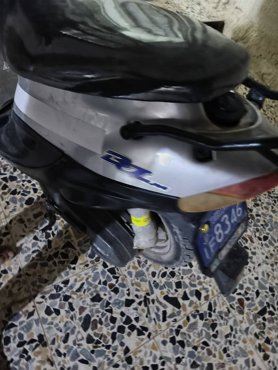 دراجه أم 9 زروف نضيفه مفتوحة فقط بوشه مامبدل بيها شي جديده السعر 425 ألف مكاني ميسان حي العسكري ***********
