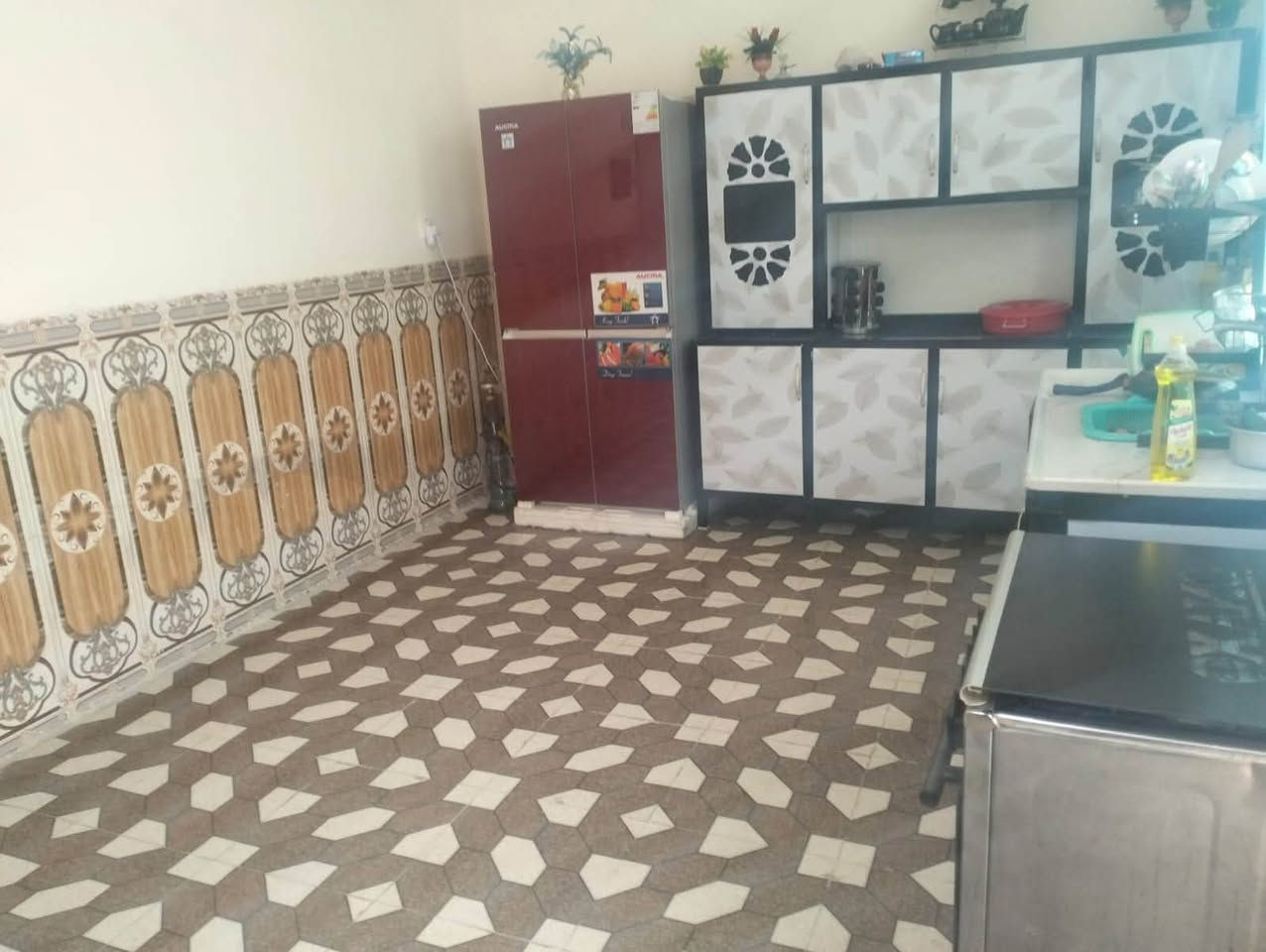 دار للبيع زراعي عقد ٣٥ بغداد جسر ديالى حي السلام الاولى قرب ملعب العيساوي كامل الخدمات مي كهرباء مجاري تبليط مساحه ١٦٥ غرفه نوم صاله مطبخ استقبال كراج حديقة ***********
