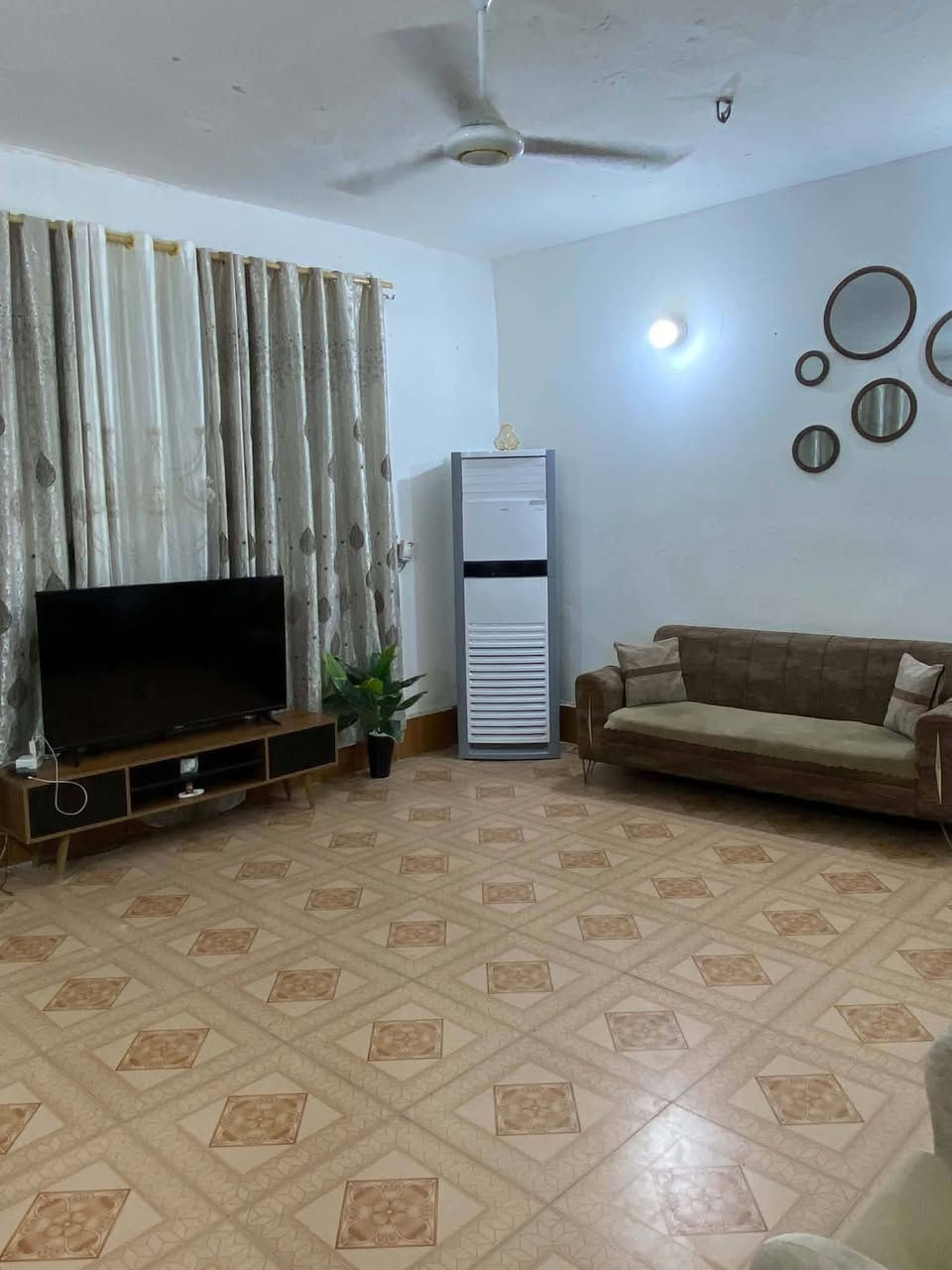 اسلام عليكم بيت للبيع المساحه 306 الكرغوليه صاير بلوسط قريب عله مدرست المسار وقريب عله جامع الامام علي مستعجل عله بيعته مبني نص كراج واتساب ***********
