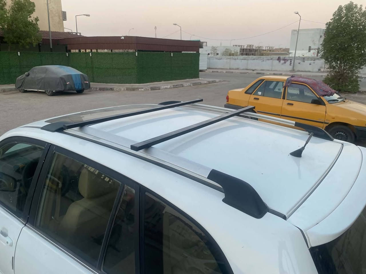 ابلاش ابلاش وبسعر تنافسي
تاج للسيارة هم تجميلية وهم عملية 

معدن ثقيل وبصبغ حراري يتحمل اشعة الشمس ويتحمل وزن ثلاجة  أو سبلت  يوجد لونين اسود طافي ورصاصي سلفري وبعشرين الف فقط
للحجز والاستفسار المراسلة على الرقم 
***********
