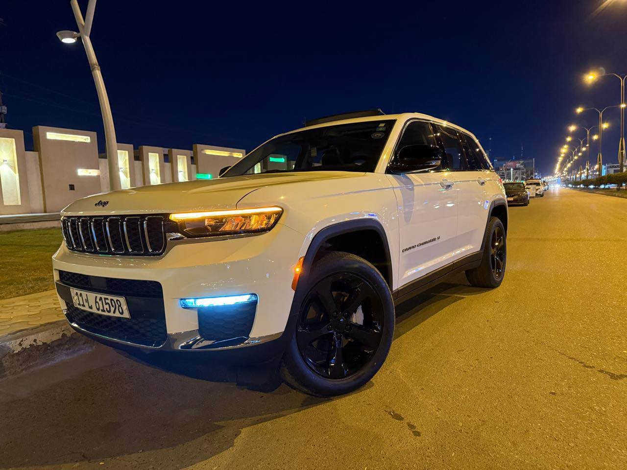 جيب كراند شيروكي لمتد
الموديل   2022
المحرك : V6.  3.6L 
‏‎رادارات جانبيه خلفيه 
‏تحذير الخروج عن المسار 
‏‎تحذير النقطة عمياء  .
‏‎نظام تحذير عند التقاطعات.  
‏‎ كشافات الضباب LED. 
‏‎ دخول ذكي
‏‎حساسات خلفية. 
‏‎ مانع تصادم خلفي. وامامي و قيادة ذاتية 
داخل جلد اسود 
بانوراما 
اخشاب داخلية 
لدات محيطية 
شاشة كبيرة و نظام صوت الباين ١٠ سماعات و دمام خلفي بالصندوك 
كشنات كهرباء الامامية و كشن السائق حفظ ذاكرة 
جميع الكشنات تدفئة مع الستيرن 
مودات قيادة 4x4 
تخم ويل ٢٠ و تايرات جدد 
المري قلاب وي البك / تدفئة / اشاير
صندوك كهرباء 
ماشية 49 ميل
سرقة القطع الخارجية و كلشي راجع اصلي و بدون لا حادث و لا صبغ 
السعر ٢٦٣ ورقة و بيها مجال 
*********** بغداد, العراق
