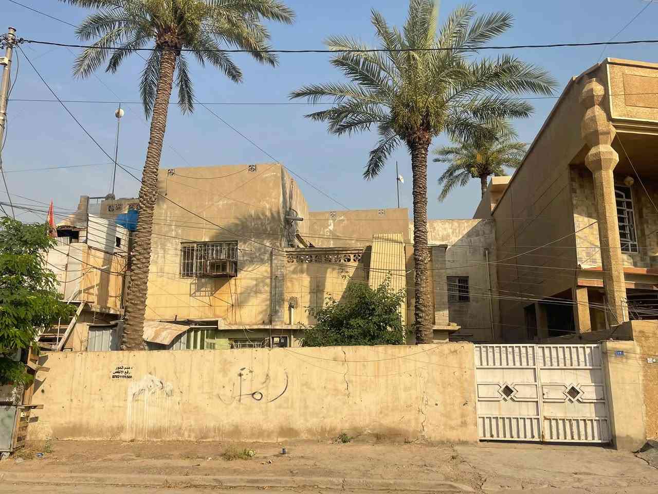 دار للبيع دار ورثه  وكالة الشخص واحد
طابو ملك المساحة 312م الواجهة 13 م النزال 24 م
منطقة الحرية حي المعلمين قرب مخازن الادوية 
للأستفسار الاتصال على الارقام التالية 
***********
***********
