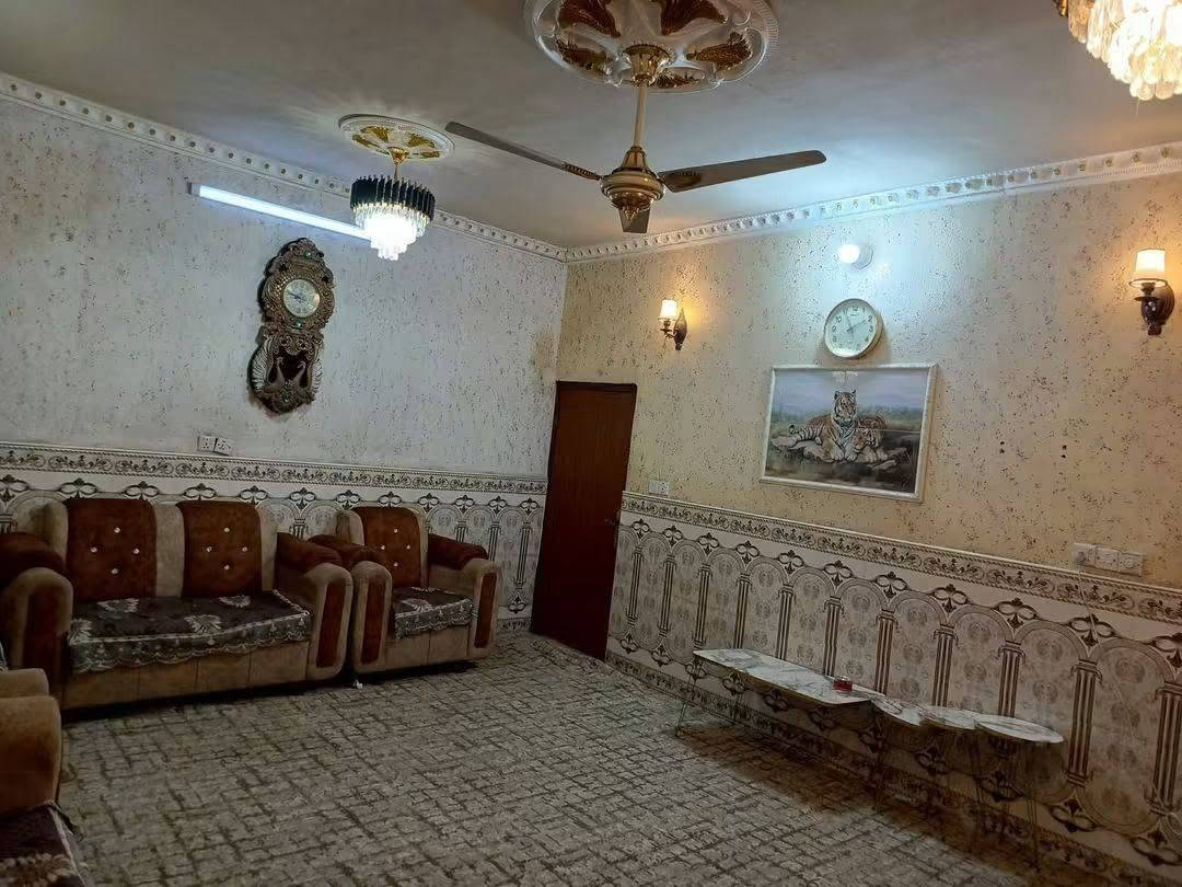 السلام عليكم بيت مساحة ١٠٠
واجهة ٩ ونزال ١٢
الطابق الارضي 
خطار ٦/٥
غرفة نوم ٤/٤
مطبخ ٢٧٠/٤
هول٦/٦
ترك١/٣
الطابق الثاني 
غرفة نوم ٤/٤
غرفة ٦/٥
مطبخ ٢/٢
حمام ٢/١٥٠
.......؟..........؟.......؟........
بيت كامل مكمل سند ٢٥
المكان جسر دياله القديم قرب مستشفى ابن زهر 
البيت الثالث عن باب المستشفى
***********
