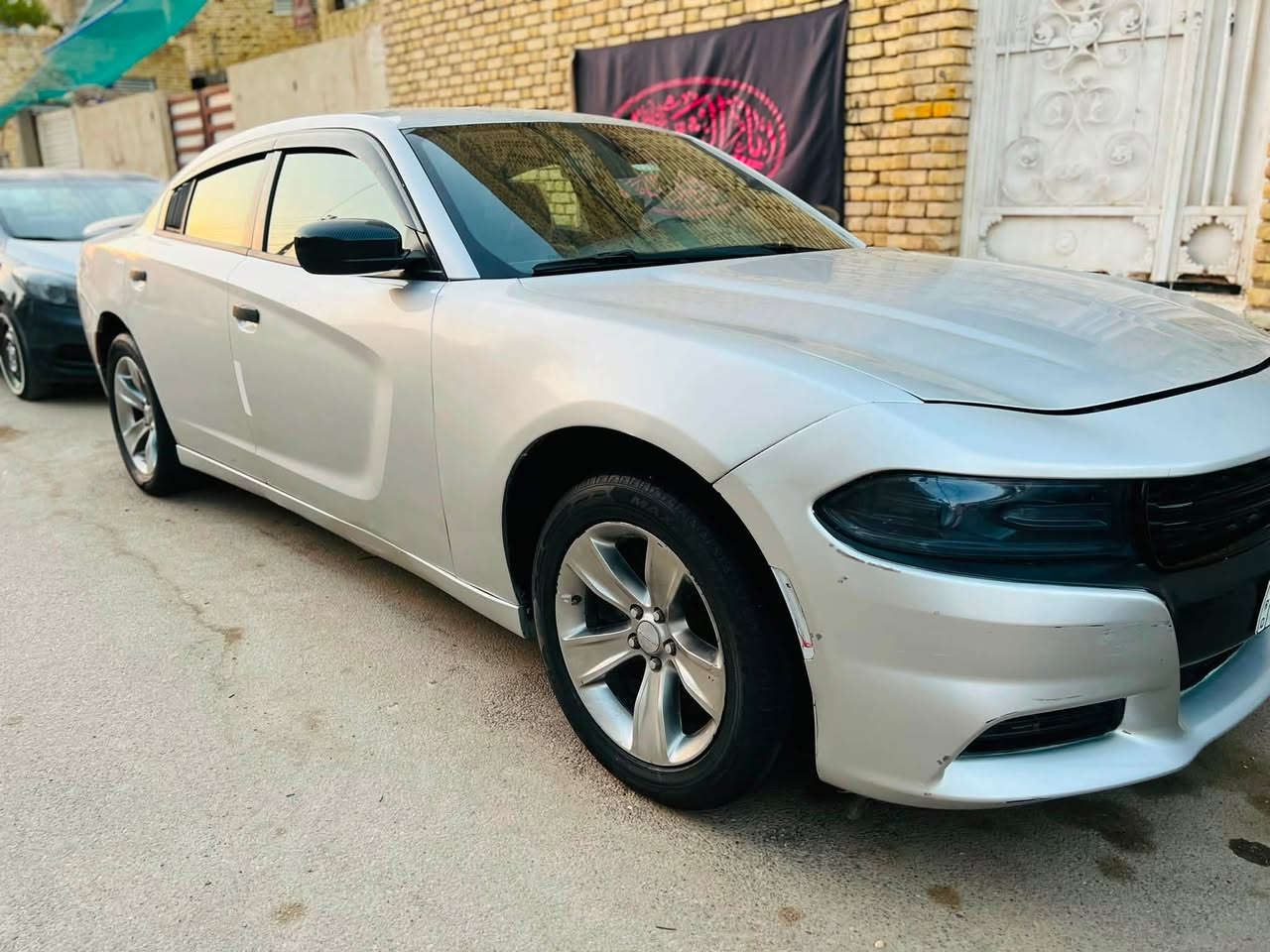 السلام عليكم 
جارجر 2016 اصل رقم انكليزي بسمي سنويه جديده تحويل مباشر جاهزة من كلشي مكينه 3600 مكفوله كير 1000 مكفول تبريد ثلج حداديه جديده تخم تاير جاهزه السيارة حادثه جاملغ وبنيد وبيه صبغ حزام اثر جراد كفاله من الكص والعيب الشرعي توو ويل شاشه جبيره دواخل نضيفه مكان السياره ناصريه مركز سعرها 138 وبيه مجال ***********
