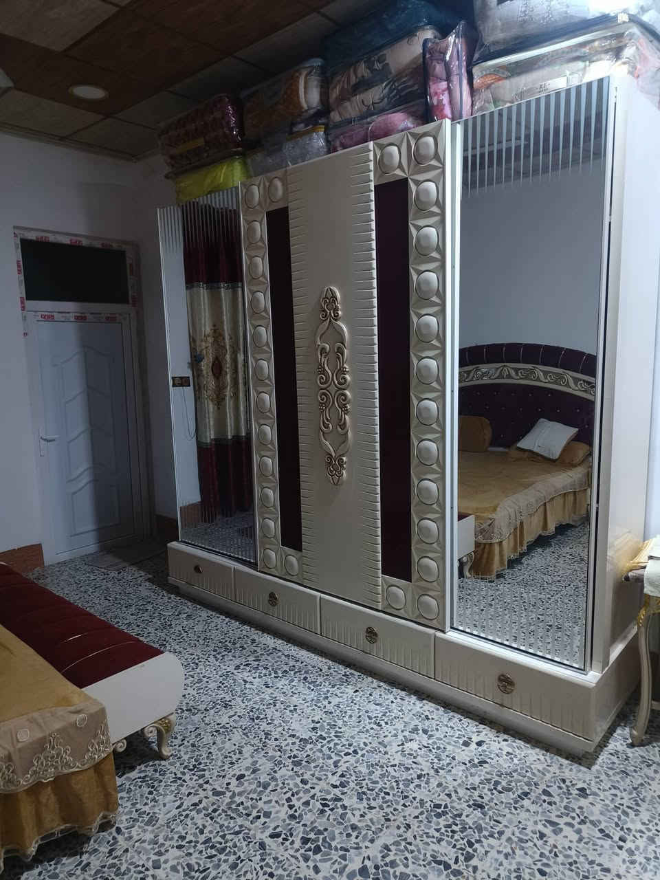 غرفه تركي نظيفه السعر 650 الف مستخدمه 7اشهر أو مراوسه بصاج 7قطع
***********الشراي يجي خاص
