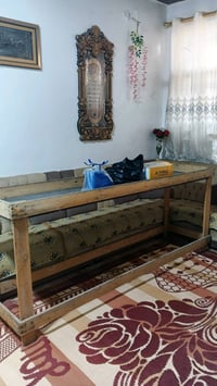 ميز للبيع ب50 الف بي مجال الاتصال على الرقم 07827745403
