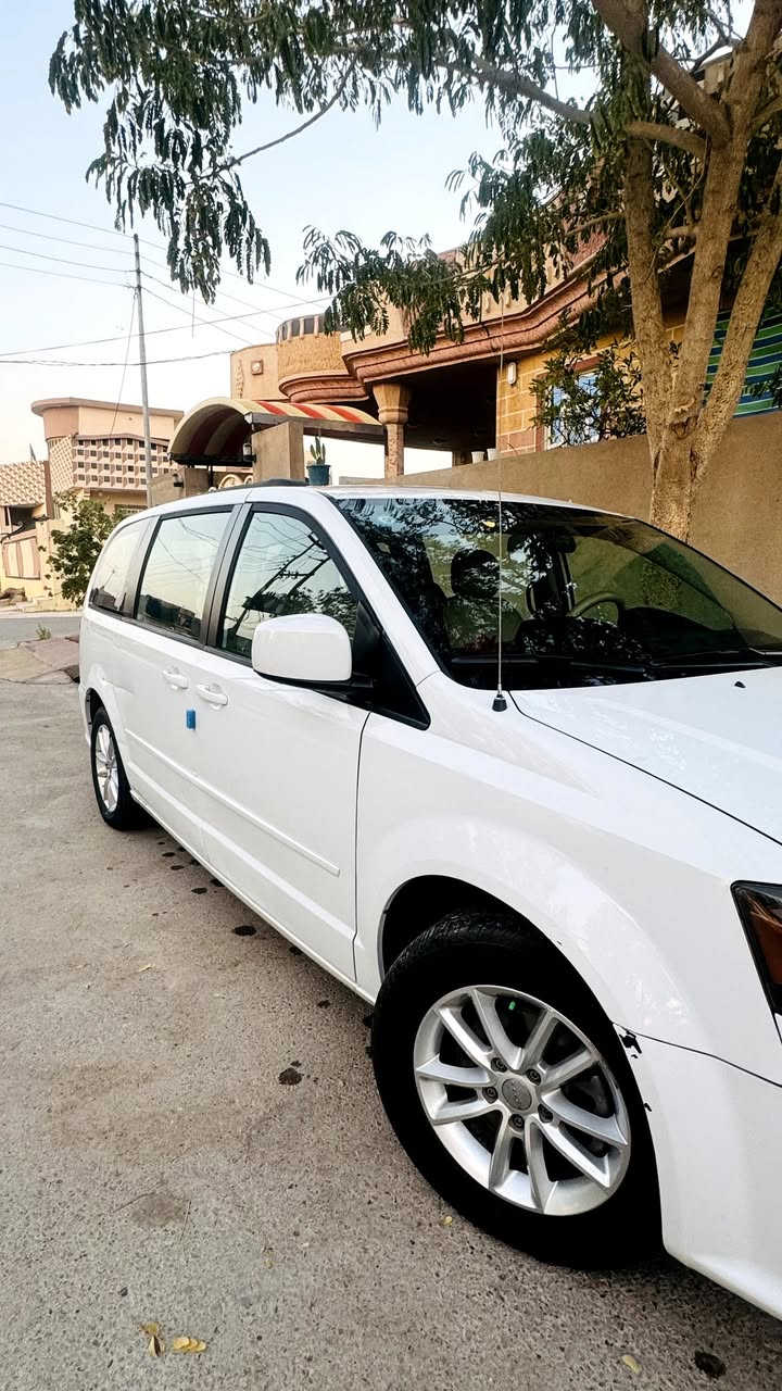السلام عليكم
دوج كرفان ٢٠١٦ بغداد 
ماشيه ١١٦ ميل 
محرك ٣٦٠٠ شرط لا تبخير ولا تنقيص ولا مفتوح 
٣ قطع تبريد 
٦ جام كهرباء 
بوب كهرباء 
صندوك كهرباء 
شاشه اعطال 
تحكمات ستيرن 
مثبت سرعه 
سيارة نظيفه جدا وع بلاد 
وشرط بدون تسجيل اي عطل ووين ما يعجبك افحص 
سيارة تعتبر كلين لانو فقط دعامية امامية الباقي راديترات كله ع بلاد وصور الحادث مرفقه بالمنشور 
وبيها شخط ما مسوي موضح امامك بسيط ما ماثر عليه وعايفه 
السعر : ١٧٥ وبيها مجال 
المكان : ديالى / ناحيه الوجهية

***********

