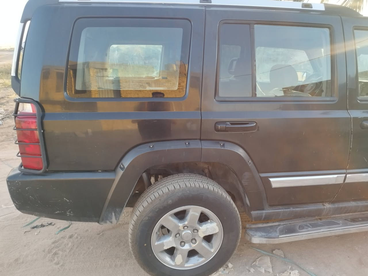 جيب كومندر ٢٠٠٧ محرك هيمي كير تمام حدادية جديدة تخم تاير  باتري جديد رادستر جديد مي احمر اصلي نقصهة تبريد السيارة مصبوغة حزام الكشنات يحتاجن دوشمة  وبيهة بعض الترتيبات  رقم انكليزي سنوية ٢٠٣١ تحويل ثاني يوم هزة جديدة بيع او مراوس السعر ٦٥ وبيهة مجال  المكان البصرة الاتصال ***********
