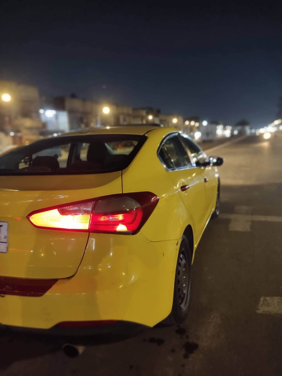 كيا فورتي 14 فول مواصفات فتحه بصمه واحد على واحد 
ضربه السياره بأمريكا جاملغ الأيسر وشويه من البنيد ما مبدل اي شيء ليبل واحد مكينه 2000 جي دي اي السعر 78 للاستفسار *********** مكاني بغداد
