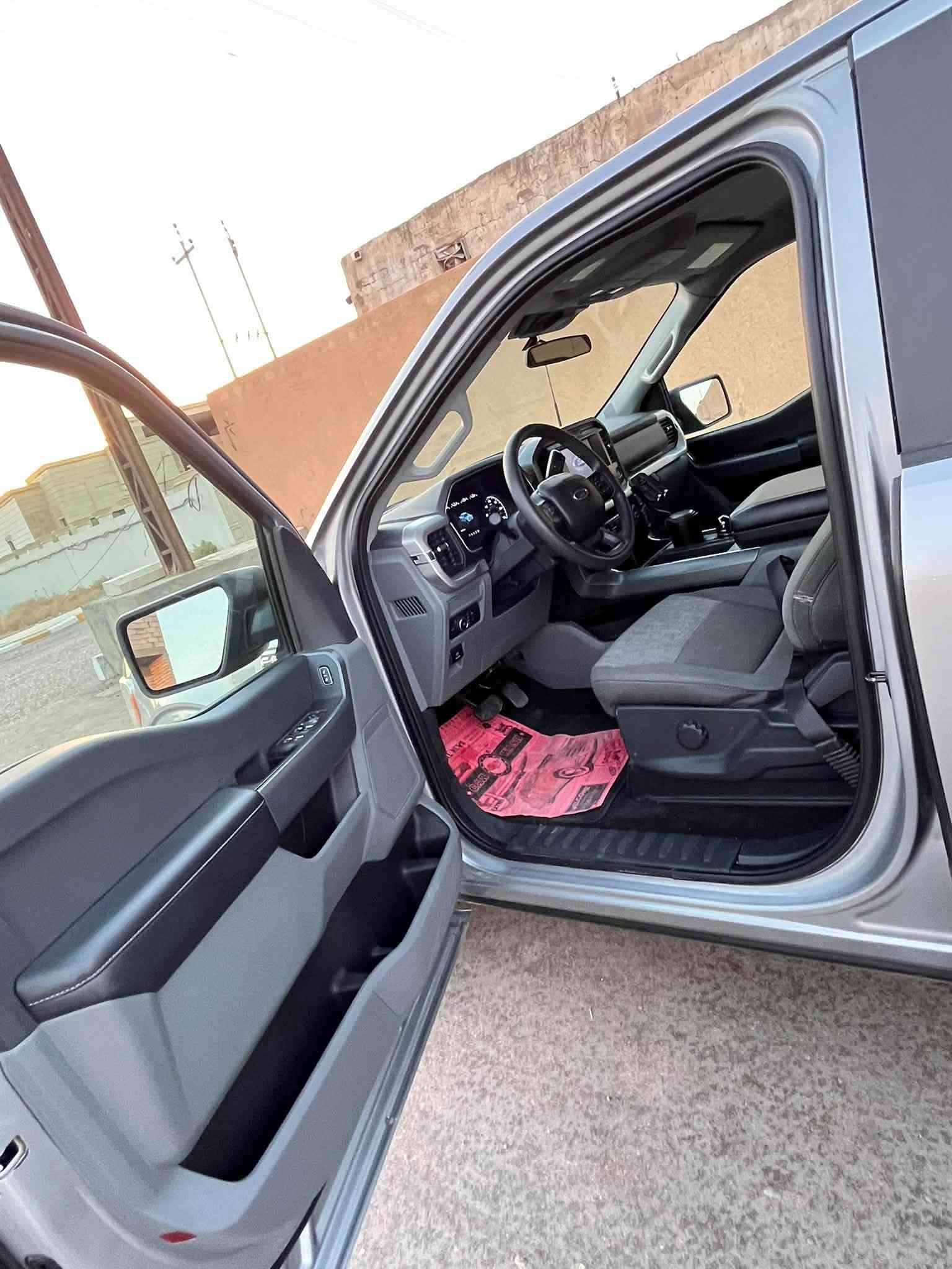للبيع او المراوس حسب القناعة
فورد F150 XLT
السعر 260 وبيها مجال 
موديل 2022
محرك 6 سلندر 3500 تيربو 
ماشيه 14 الف  
 رقم بغداد دولي 
بدون صبغ فقط بارد بلجاملغ 
باب طويل بدي قصير المرغوب 
 ارباك ستيرن وبرده 
عدة جك سبير كله كامل 
-مكان السياره سامراء 
-الاتصال على الرقم ‭ ‭ ‭***********‬
