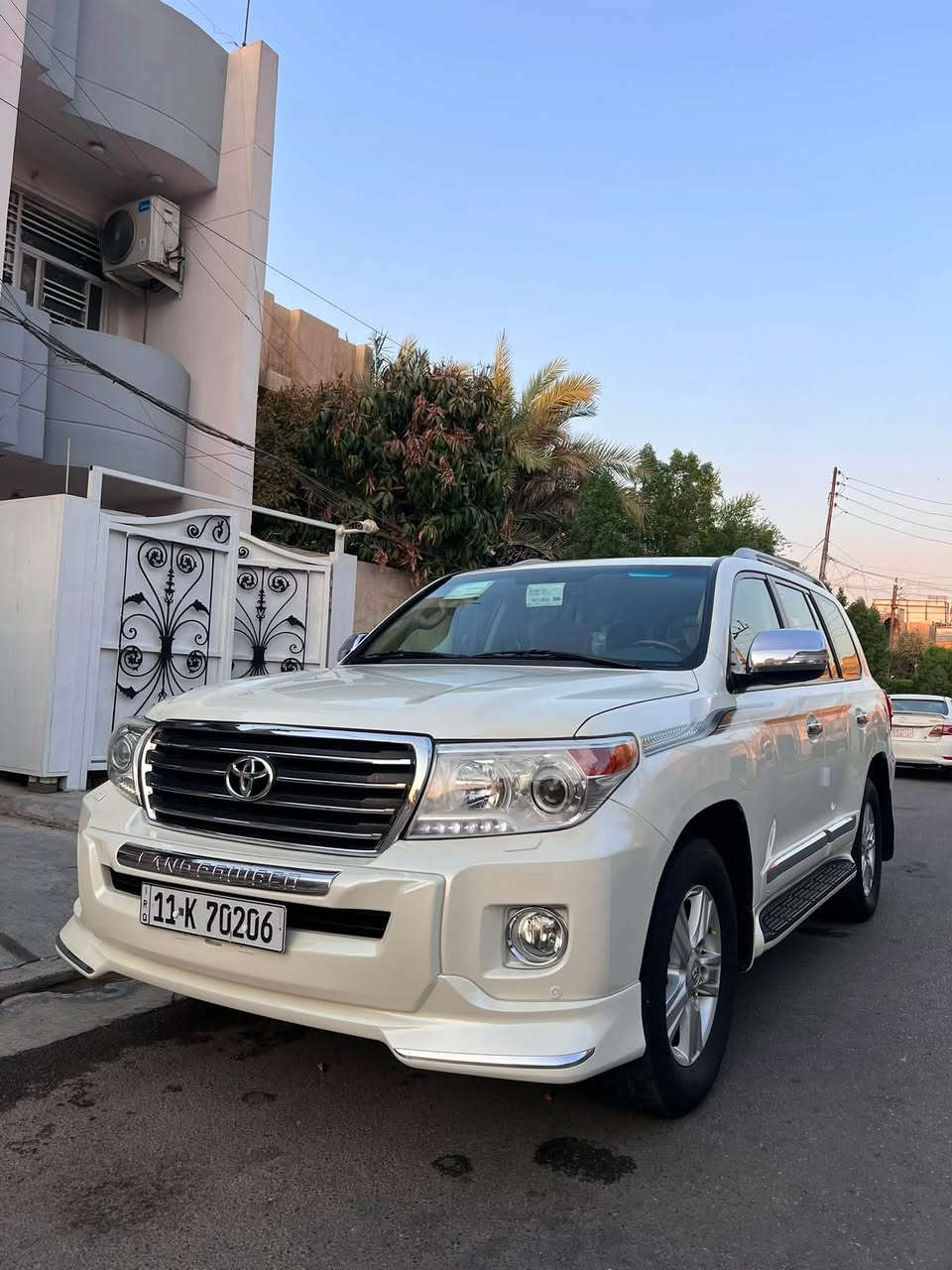 سلام عليكم لاندكروز 2014 خليجي v8بريم ماشيه 96 الف كامله بدون نقص تخم تاير باتري جديد كير مكينه تبريد ثلج رقم بغداد بسمي مكينه 4600 المرغوب اقتصادي ايكو موصفات فول السياره فتحه بصمه كشنات جلد 8 سلندر كشن كهرباء السياره مكفوله من الضربه والصبغ عدا الدعاميه الاماميه للجماليه فقط السعر 345$ وبيه مجال بسيط مكان السياره المنصور 
‬ ‬ ‭***********‬
