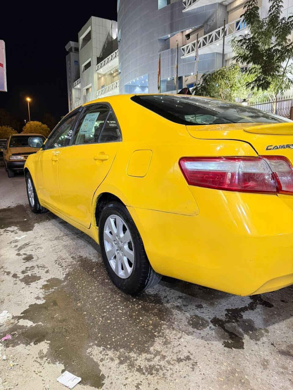 كامري ٢٠٠٧ 
رقم كربلاء ألماني  
الاضرار تبديل فقط الباب الايمن الامامي 
مكفولة من الضربه 
حداديتها نظافتها ٧٠ بالمية 
تخم تاير جديد 
كير ومحرك خير من الله 
تبريدها مضبوط
عليها غرامات وهيئه ينزلن من السعر 
بأسمي السيارة مداور ثاني يوم 
السعر ٧٠ ورقة 
للتواصل واتساب او اتصال
***********
***********
