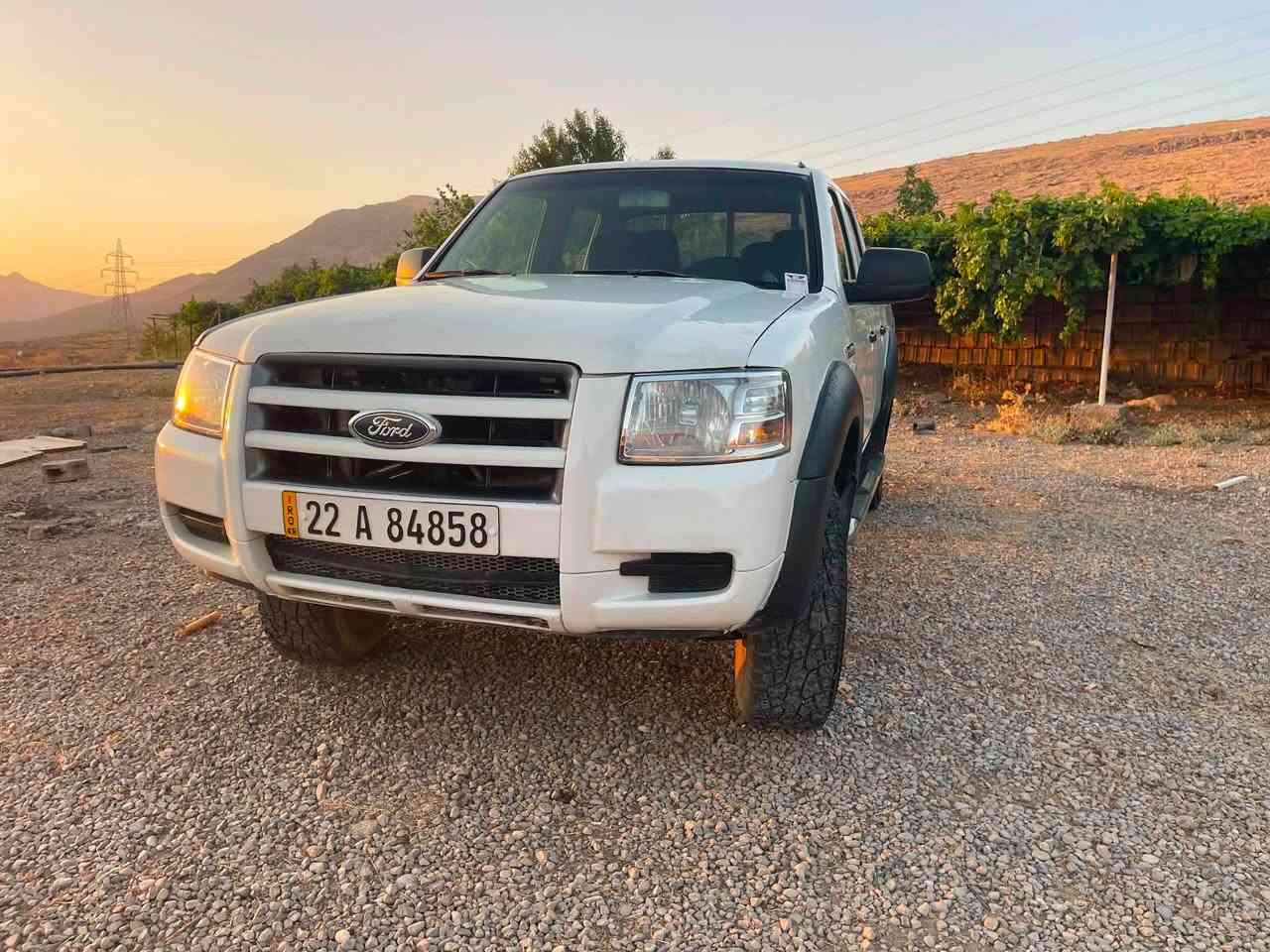 فۆرد ٢٠٠٩
نیو دەرگای بۆیاخە لەگەڵ بستیک چەمەلەخی
سەنەوی بەسەرچووە
گێرو مەکینەو تەبرید و ئەکسلی بەشەرتە
سەیارەکە مەکینە نۆزل پەمپە
***********

