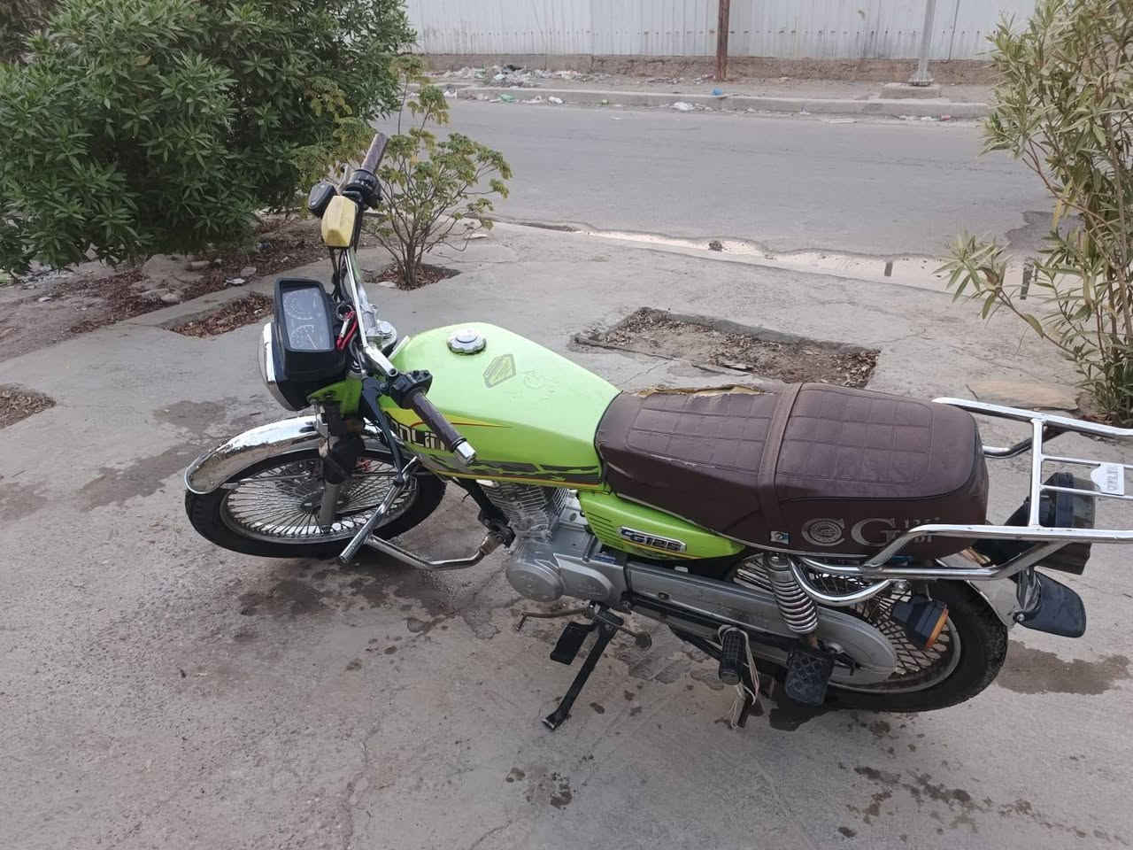 السلام عليكم سونلنك للبيع  مكفوله كفاله عامه محرك 125cc
4 كير تواصل *********** سعر 600وببهه مجال مستعجل على بيعتهه شراي خاص
