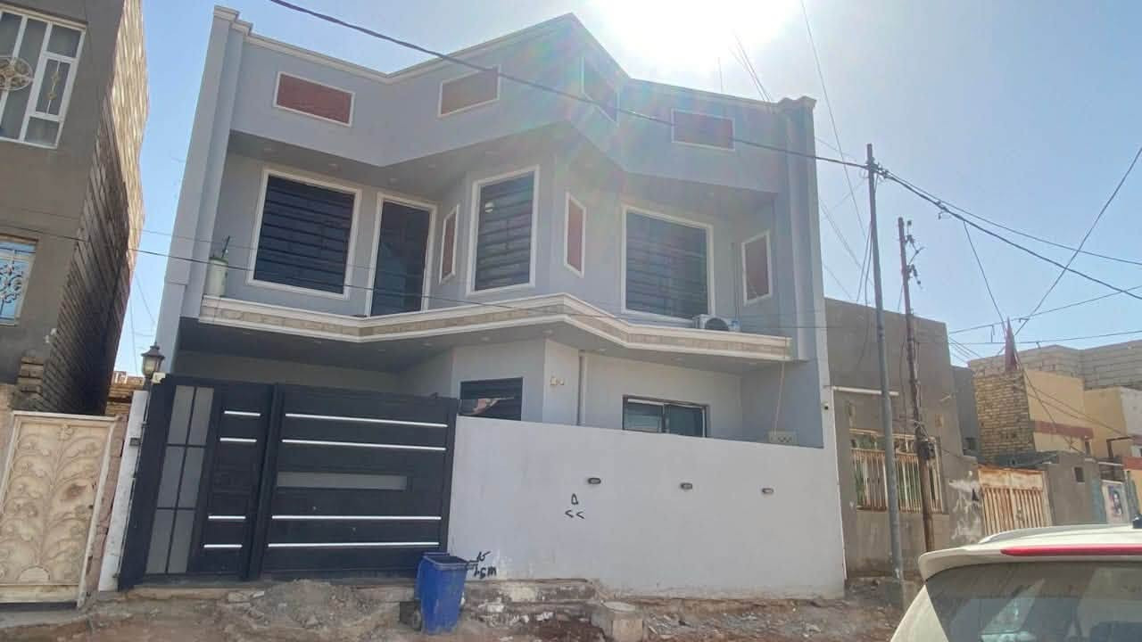 بيت للبيع🏡
المساحه200متر بناء درجة اولى

الطابق الاول: يحتوي على غرفتين 

ومطبخ وصالة وصحيات ايضاً وكراج

بناء كونكريت مسلح

الطابق الثاني: يحتوي على غرفتين وصالة وصحيات

بناء درجة اولى

العنوان: الاسكان قرب مركز شرطة الاسكان قرب السايدين
قريب ع الشارع العام

السعر💸:170 وبي مجال قليل

 مكتب الرواسخ للعقار
 عنوان المكتب العروبه مقابل مطعم جود 
: ***********
: ***********
