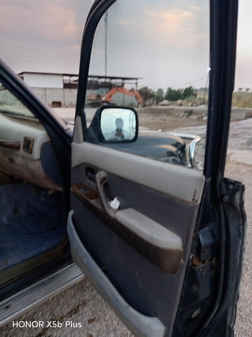 لاندكروز 90 • رقم بغداد • ٧٧٦١٨ كم