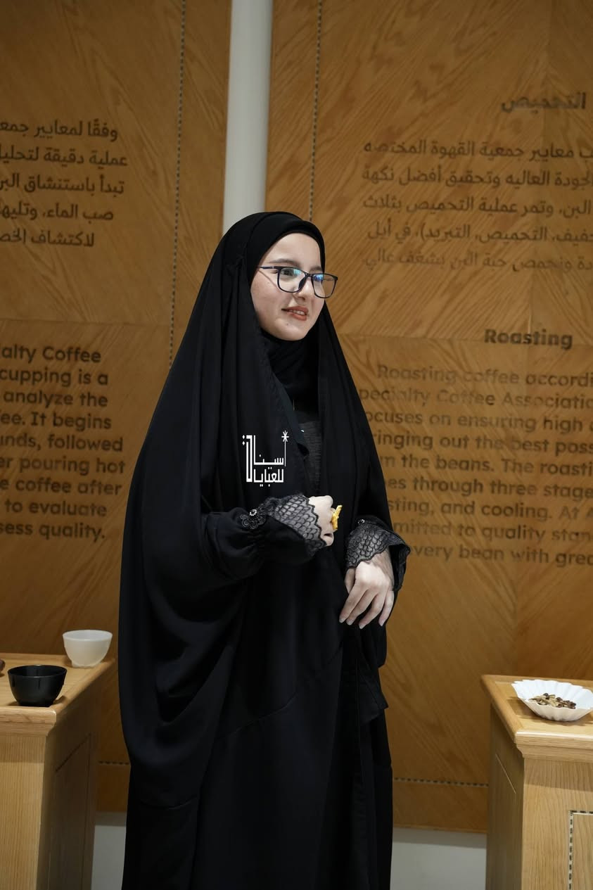 (﷽) 
عرض لمده ثلاثه ايام 
 موديلات جديدة السعر اقل حتى من سعر الجمله
عباية_قماش_جرجيت 100% الحجر الاسود الله شاهد لون اسود فحم وخامايه خشنه لان القماش جرجيت  مخيطة شغل ولون وخامه درجة أولى  المعمل خاص بينه والعباية منشتريها تطلع من عدنه خصيصاً لذلك اسعارنه رخيصة
خياطة مضبوطة 100% بأرقى المكائن ماكو اي عيب بيها ..متسلت اي خيط لأن جرجيت   يعني تگعدين وتگومين وتتحركين  براحتج مراح تتأثر بشي 👍🏻
لون اسود قاتم  تخلين العباية بصف الملابس اللي لونها اسود وتشوفين الفرق بعينج + متكشف الملابس اللي تحتها  ولا تلتسق عالملابس.. عباية متوسطة الوزن لا خفيفه ولا ثقيلة
الموديلات متوفرة بسحاب مخفي  وكذلك بدون سحاب فجتين (خبان) 
القياس حسب الطول والوزن

سعر العباية 28 ألف مع التوصيل
للتواصل مراسلة الصفحة
او تواصل واتساب
***********
*********** 

ملاحضه *   العباية توصل ألج مثل ما انتي طالبتها مغلفه بشكل مرتب..اذا اكو اي شي مختلف وطلع مو مثل الصورة والخامه ماعجبتج واذا القياس مو صحيح يرجع الطلب مع المندوب

