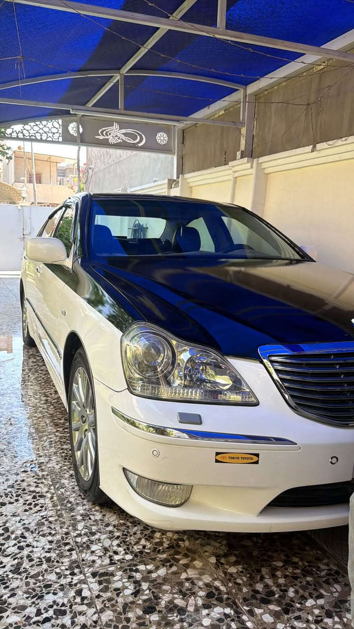 السلام عليكم من رخصة الموجودين عندي تويوتا ماجستا 2004 سيارة فول عدا الفتحة داخل جلد كهرباء كامل سيارة جاهزة مناقصها اي شي تغليف ميباخ 
مراوس او بيع ***********
