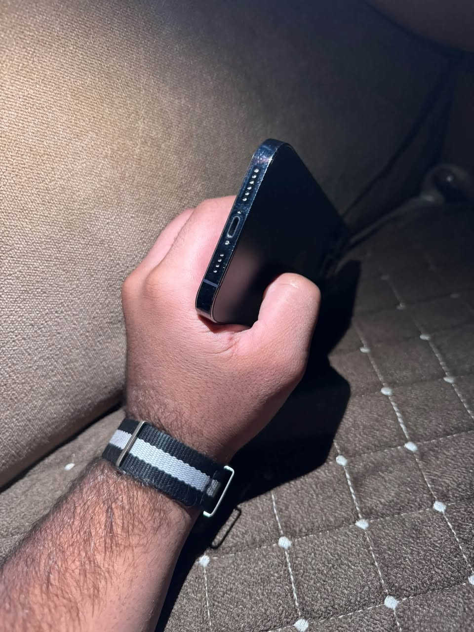 للبيع ايفون 14 برو ماكس - نظافة*
*المكان: بغداد - حي اور*

*واتساب 24 ساعة:************

- *الذاكرة*: 256GB

- *البطارية*: 100% مستبدلة - شحن يوم

- *اللون*: بنفسجي

- *النسخة*: شرق اوسط - ماستر AAA

- *الحالة*: الجهاز كله شغال بدون عطل او مشكلة

- *الشغال*: اتصال ✅ سيمكرت ✅ فيس ايدي ✅ كامرات ✅ واي فاي ✅

- *الشاشة*: مستبدلة - 3 خيارات، مستعملة شرط من شركة مو تجاري، قاري شعار مستعمل

- *الضمان*: الباقي مكفول وتفحصه على راحتك

- *السعر*: 600وبي مجال وماكو بهيج سعر
