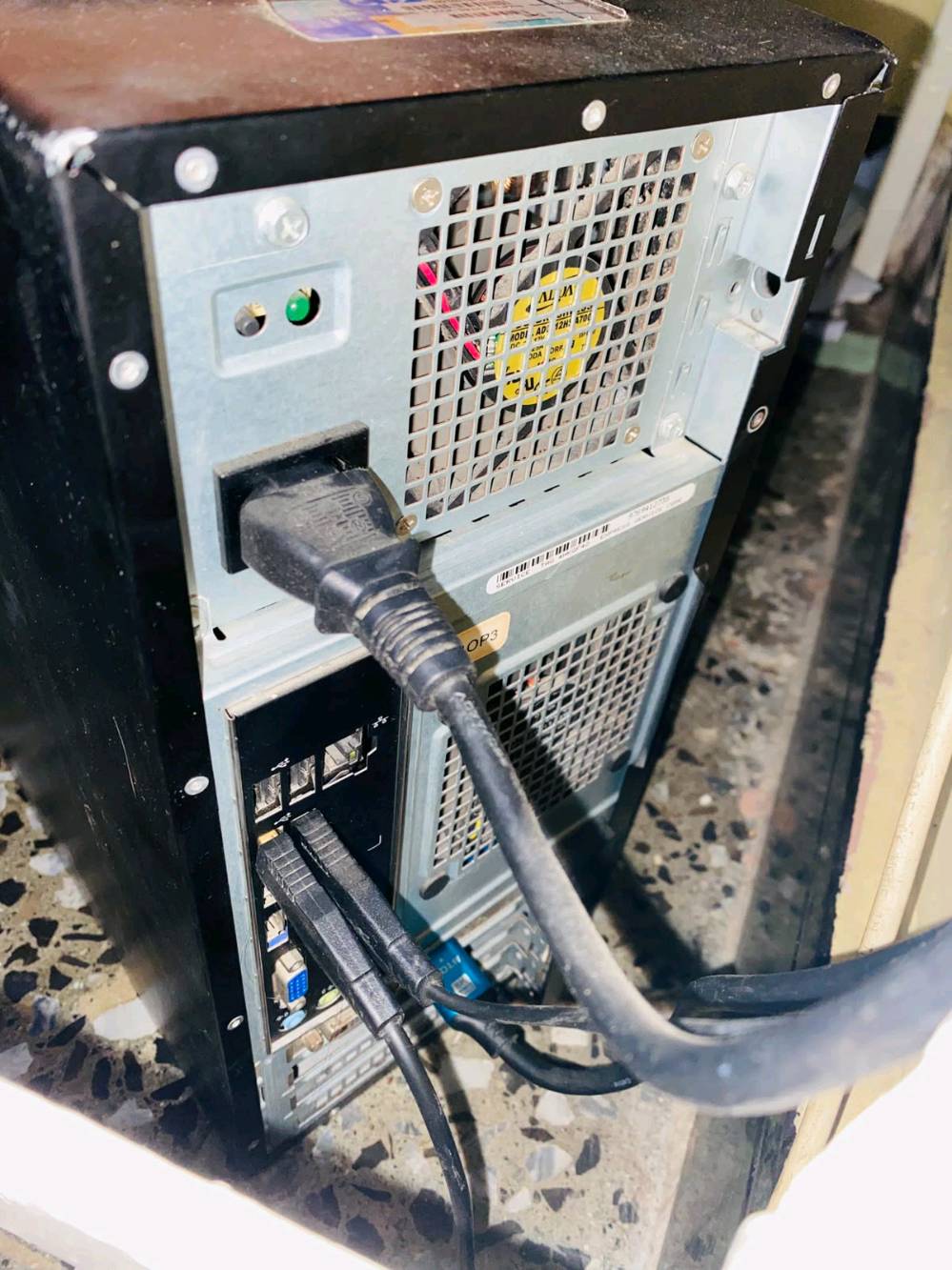 السلام عليكم ورحمة الله كيس سستم كامل
المواصفات 

المعالج i5-4570S
 Ram 4gb ddr3

كارت الشاشة Nvidia Gt 1030 

الهارد 500gb 

السعر 235 

مكاني بغداد العبيدي شارع يوسف ما عندي توصيل 
رقمي ***********