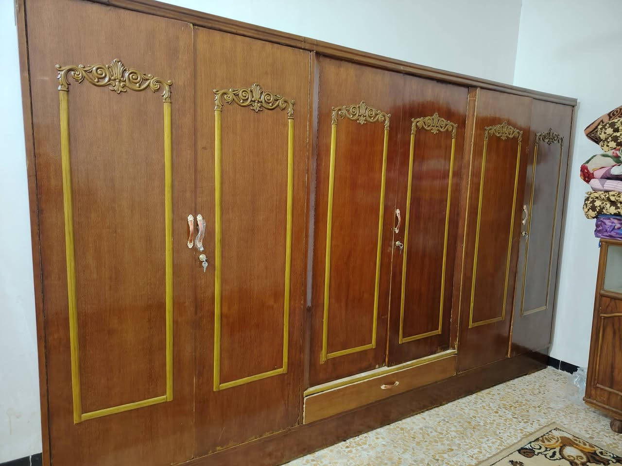 السلام عليكم كنتور ابو 6 نظيف
السعر 250 الف قفلة
***********
