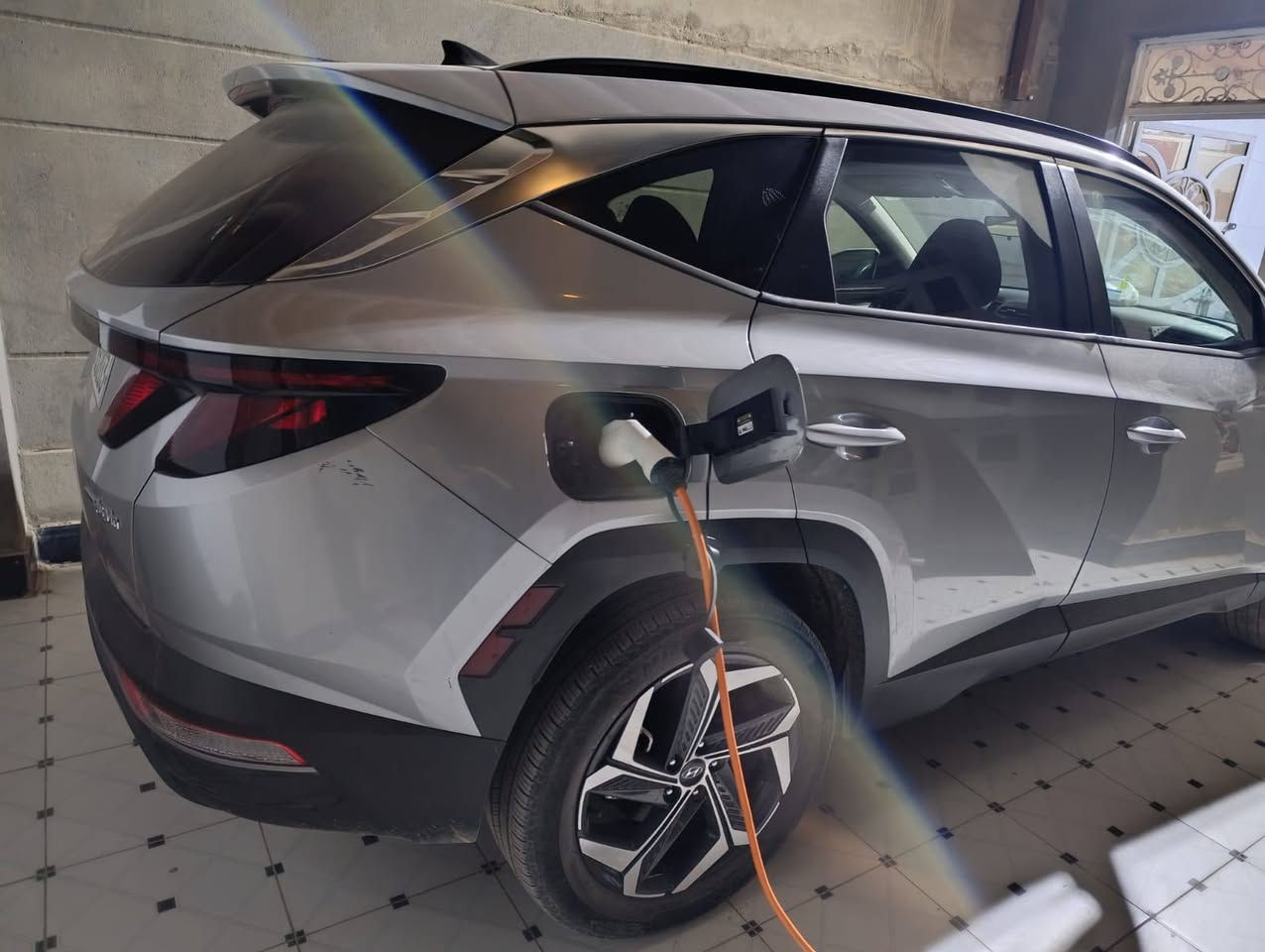 TUCSON 2024 HYBRID PLUG-IN
للبيع او مراوس بسورنتو هايبرد حصرا.
توسان 2024 هايبرد بلگن (بانزين+هايبرد+شحن منزلي) 
يمكن قطع مسافة 55 كم على الشحن فقط بدون بانزين.
عداد المسافة  26 الف ميل قابل للزيادة 
يوجد بارد في الجاملغ الايسر موضح بصور الحادث بدون تبديل.
رادار . تشغيل عن بعد. تدفئة كشنات. جنطة كهربائية...... 
السيارة على وضع الشركة 
السعر و التواصل واتساب / ***********
