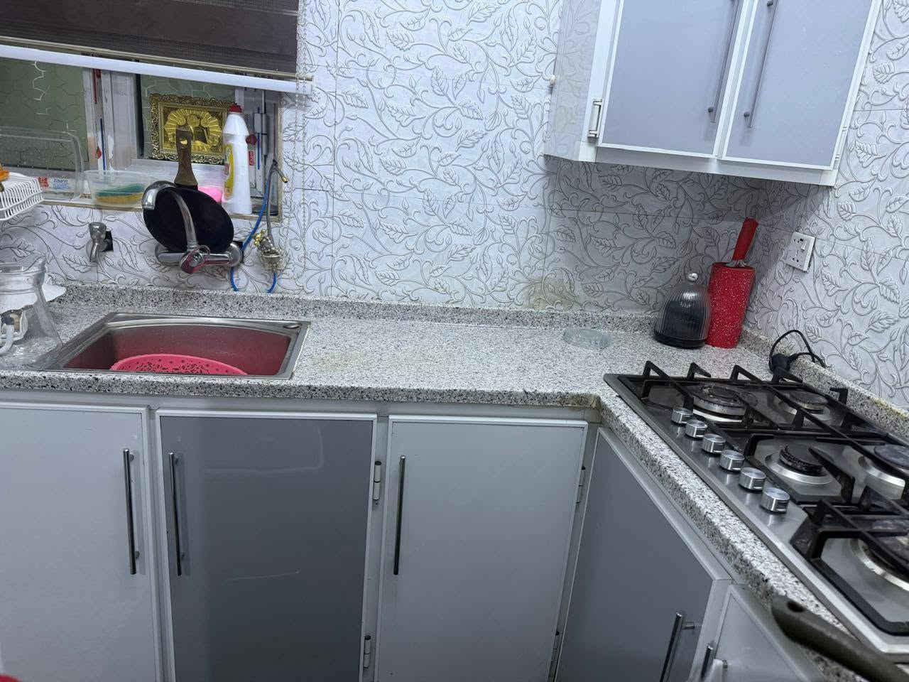 يوجد لدينا كاونتر المنيوم قاعدته مرمر مستعمل قليل نظيف جدا بسعر مليون وخمسمائه الف للتواصل الاتصال على الرقم***********
