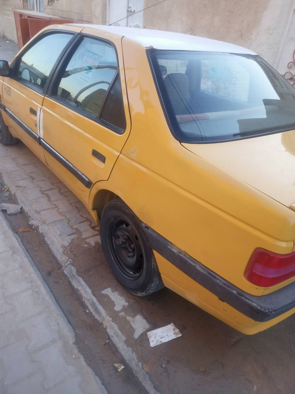 سيارة بيجو موديل 2015 سيارة  نضيفه بيهه خيط تبخير تبريد يشتغل كيرمكينه نضاف سعر 28ورقه شراي يخابرني  رقمي ***********
