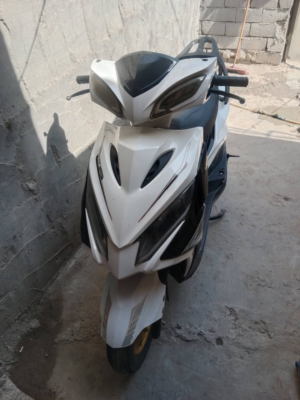 سكنس مكينه خير من الله الدراجه روح ورجع بيها وين متريد كفرات كدامك نضافه حلوه كهربائيات كلها شغاله شلعه تشك الكاع الدراجه مال جناي السعر ٤٠٠ وبيها مجال لشراي ***********
