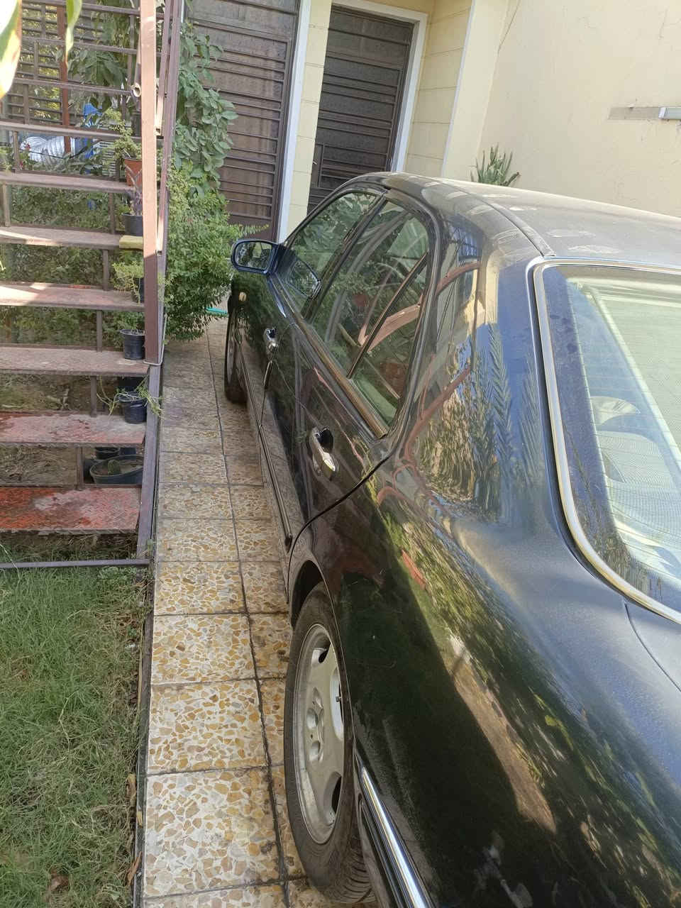 السلام عليكم
W210
موديل ١٩٩٨ محرك v  
رقم دولي 
مرايا كهرباء 
برده كهرباء 
فتحه سقف
كشن جلد 
بصمه مو سويج 
نظام تحديد سرعه شغال 
مانع الانزلاق esp شغال 
گير ومكينه نظيفات 
السياره صاير عليها ادامه منظومه احتراق (فيت بم ونوزلات وفلتر وبلكات جديد )
صندوك كهرباء 
داخلها نظيف ومبين بالصور 
مبدللها مشط ستيرن 
الحداديه حلوة مالتها ومبدل اجزاء منها بجديد 
 كهربائيات مرتبه ومامجطله 
بك لايت مبدل جديد 
مروحه مبدله 
راديتر مبدل 
مكان السياره بغداد 
السعر ٩٨ ورقه 

للاستفسار  الاتصال ع رقم ***********
