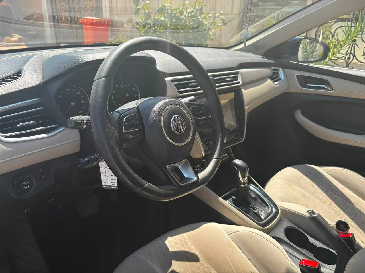 :
🚘 للبيع MG5 Comfort 2021

MG5 موديل 2021 – فئة Comfort
سيارة عملية واقتصادية، مناسبة للاستخدام اليومي والعائلي، وبحالة جيدة جداً.

🔹 المواصفات:

* موديل 2021
* فئة Comfort
* ماشية 90,000 كم
* كاميرا خلفية
* حساسات خلفية
* شاشة وسطية كبيرة
* تحكمات ستيرن 🎛️
* مثبت سرعة
* تحكم بالمقود
* داخلية أنيقة ومريحة
* ناقل حركة أوتوماتيك
* مكيف
* زجاج ومرايا كهربائية
* جنوط ألمنيوم
* مساحة داخلية وصندوق خلفي ممتازين

🛠️ الكير والمحرك بشرط 
✅ شرط السيارة بدون حادث أو دعم
✅ السيارة مفحوصة وجاهزة للاستخدام

📍 السيارة موجودة في دهوك

📞 للمهتمين والاستفسار:
***********
